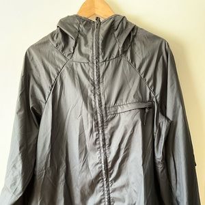 Men’s slightly worn Nike SB skateboarding windbreaker. Super lightweight